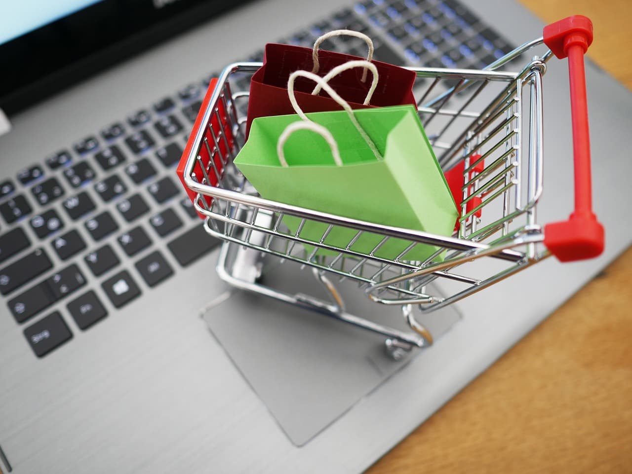 How to Compare Two Amazon Products in 10 Seconds With AI