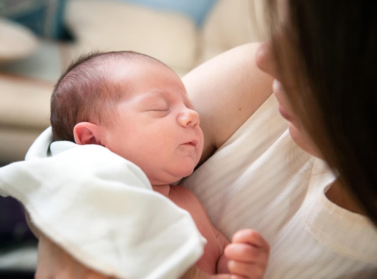 Spectra S2 vs Zomee Z2: The Breast Pump Battery Question