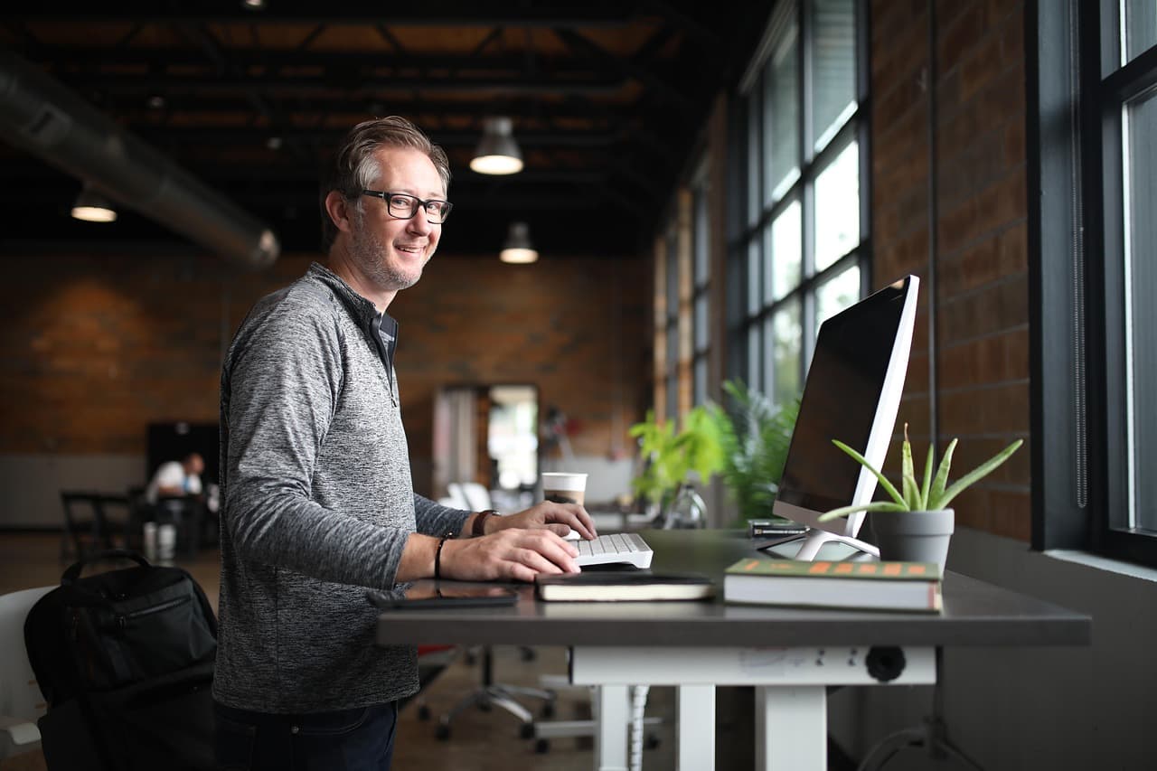 Standing Desks in 2026: Buy for the Decade, Not the Unboxing